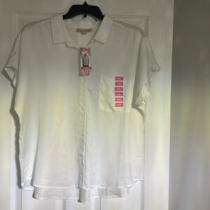 Women button down shirt, color white, size XXL, back pleat, 1 front pocket.